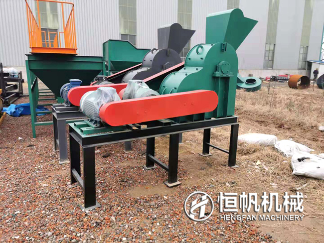 一套雞糞有機肥加工設備多少錢(qián)?投資需要多久能夠回本?(圖2) 有機肥雙級粉碎機