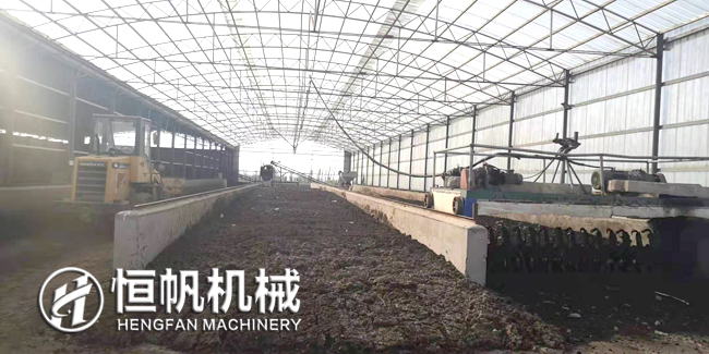 有機肥發(fā)酵過(guò)程中常見(jiàn)的問(wèn)題與解決方法(圖1) 有機肥發(fā)酵現場(chǎng)