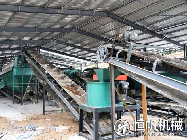 復工復產(chǎn),年產(chǎn)十五萬(wàn)噸雞糞有機肥生產(chǎn)設備助力貴州肥料廠(chǎng)區建設(圖6) 貴州有機肥設備安裝現場(chǎng)