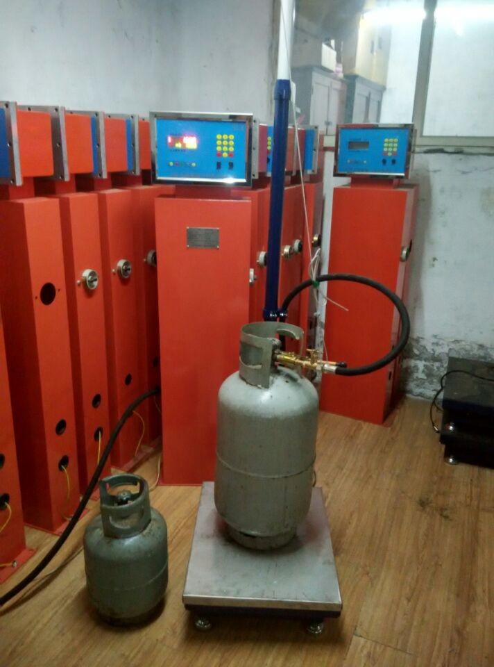 液體灌裝機,稱(chēng)重灌裝機,定量灌裝機 1490695239.jpg