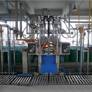 不銹鋼灌裝機 稱(chēng)重式液體灌裝機 供應200L雙頭自動(dòng)灌裝機